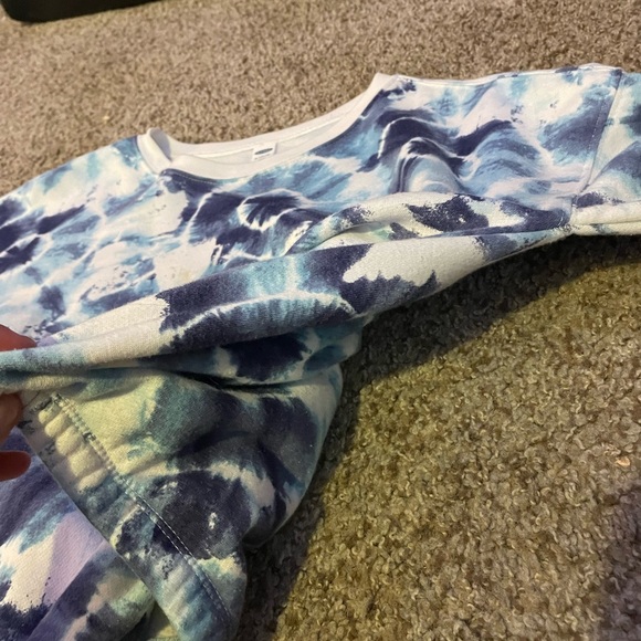 This is an old navy tie-dye shirt.Good for kids on a chilly day. - Picture 4 of 5
